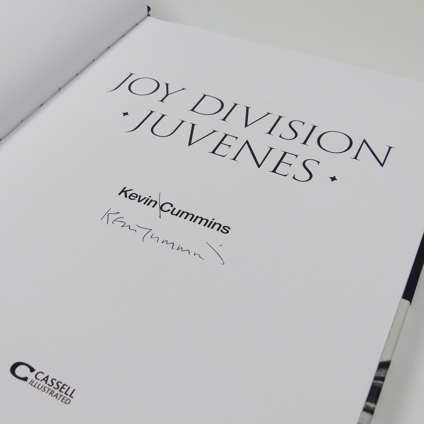 Kevin Cummins - Joy Division. Juvenes - Signed First Edition